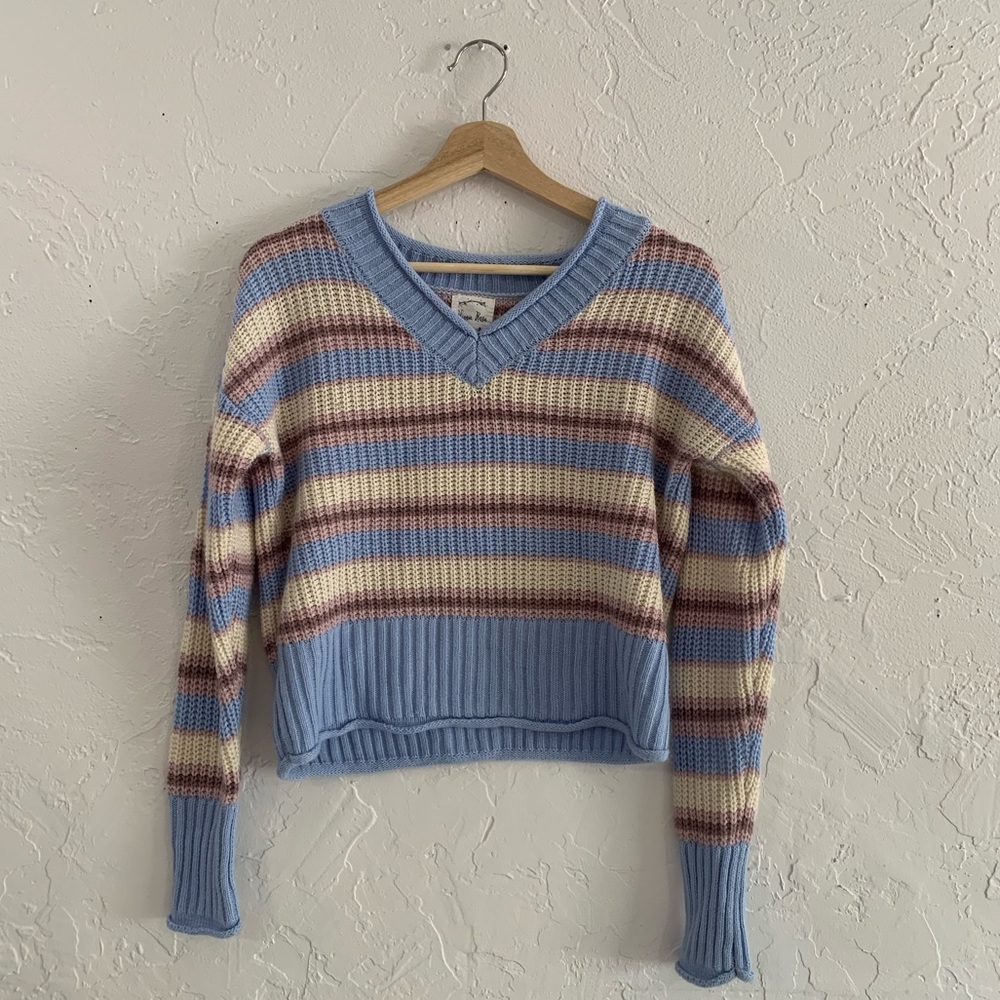 Sweater from Macy’s, Hippie Rose brand. Women’s size XS. Purple, blue and cream.